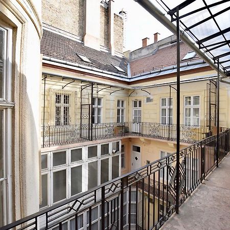 Luxury Apartment By Hi5 - Szervita Suite Budapest Exteriör bild