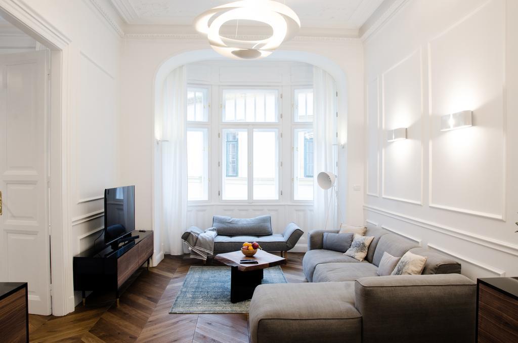 Luxury Apartment By Hi5 - Szervita Suite Budapest Exteriör bild