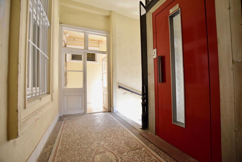 Luxury Apartment By Hi5 - Szervita Suite Budapest Exteriör bild