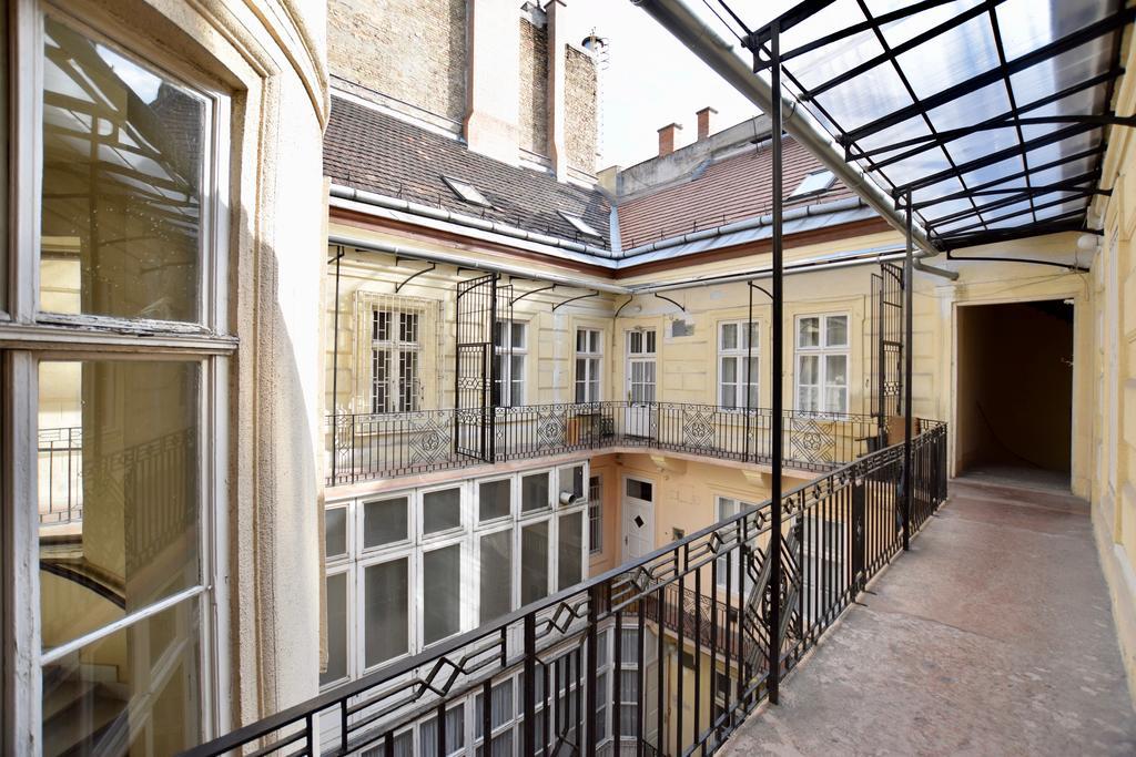 Luxury Apartment By Hi5 - Szervita Suite Budapest Exteriör bild