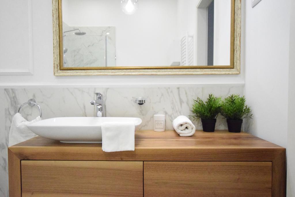 Luxury Apartment By Hi5 - Szervita Suite Budapest Exteriör bild