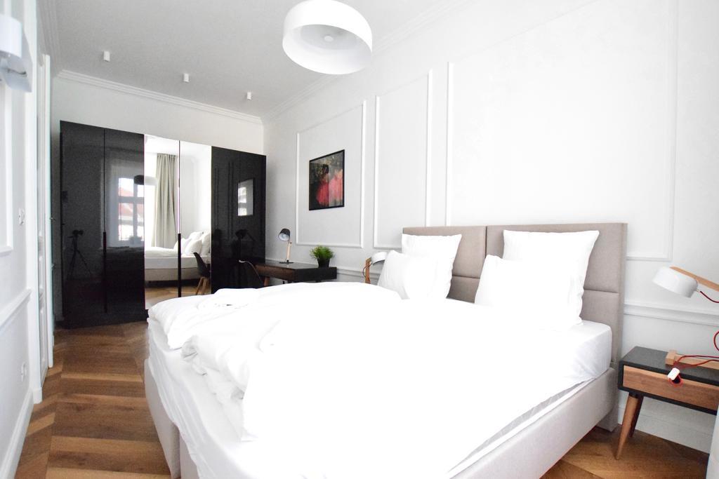 Luxury Apartment By Hi5 - Szervita Suite Budapest Exteriör bild